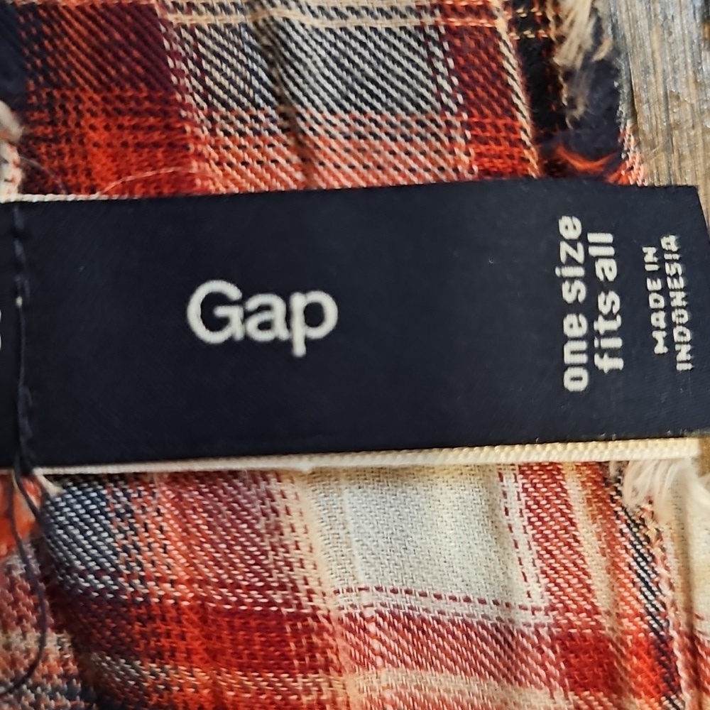 GAP Red and White Plaid Scarf - Picture 3 of 6